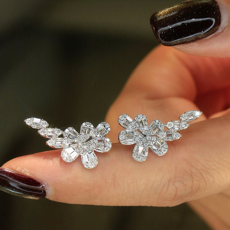 Aazuo Fine Jewelry 18K Pure Wh - Diamond Stud Earrings 评论和价格