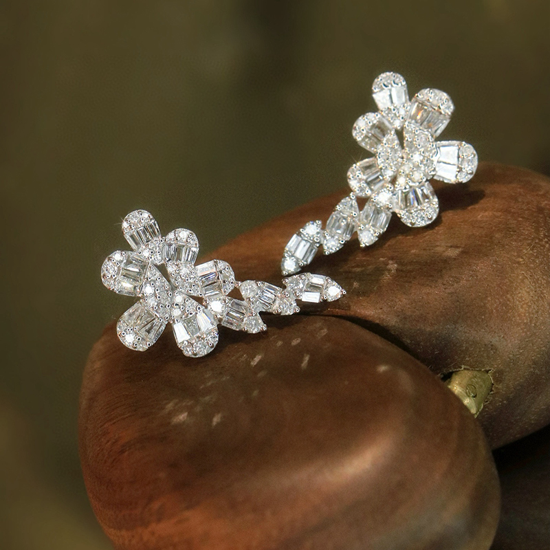 Aazuo Fine Jewelry 18K Pure Wh - Diamond Stud Earrings 评论和价格