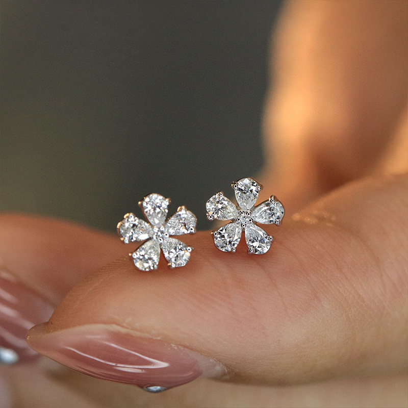 Aazuo Fine Jewelry 18K Orignal - Diamond Stud Earrings 评论和价格