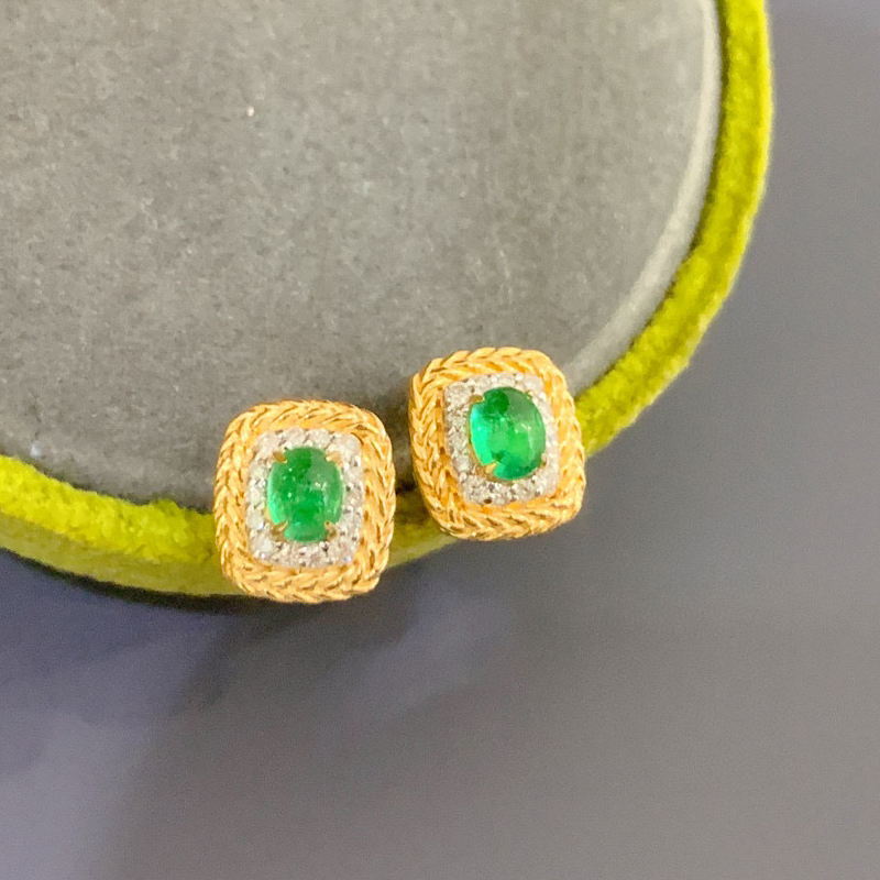 Aazuo Real 18K Yellow Gold Nat - Diamond Stud Earrings 评论和价格
